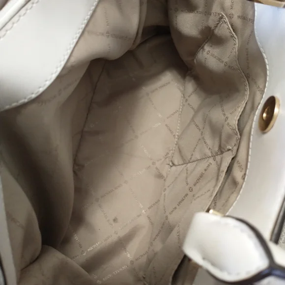 Michael Kors Gramercy (100% Leather) White/Cream Large Crossbody Bag. - Picture 13 of 13